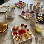 La Pause Cadurcienne, Table Et Chambre D\'Hotes